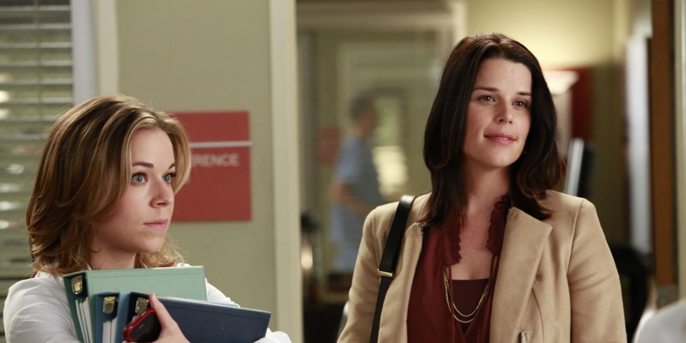 Neve Campbell as Dr. Lizzie Shepherd talks to other doctors in the hospital on Grey's Anatomy.