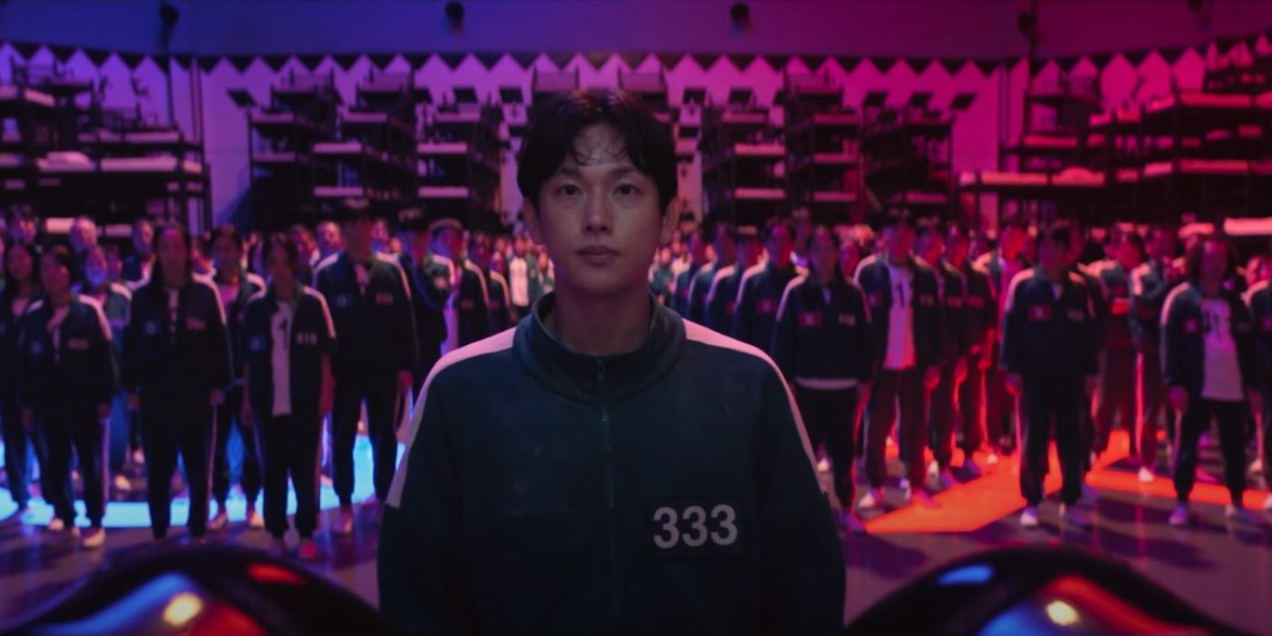 Player 333 aka Myung-gi pressing the O button and looking at the soldiers