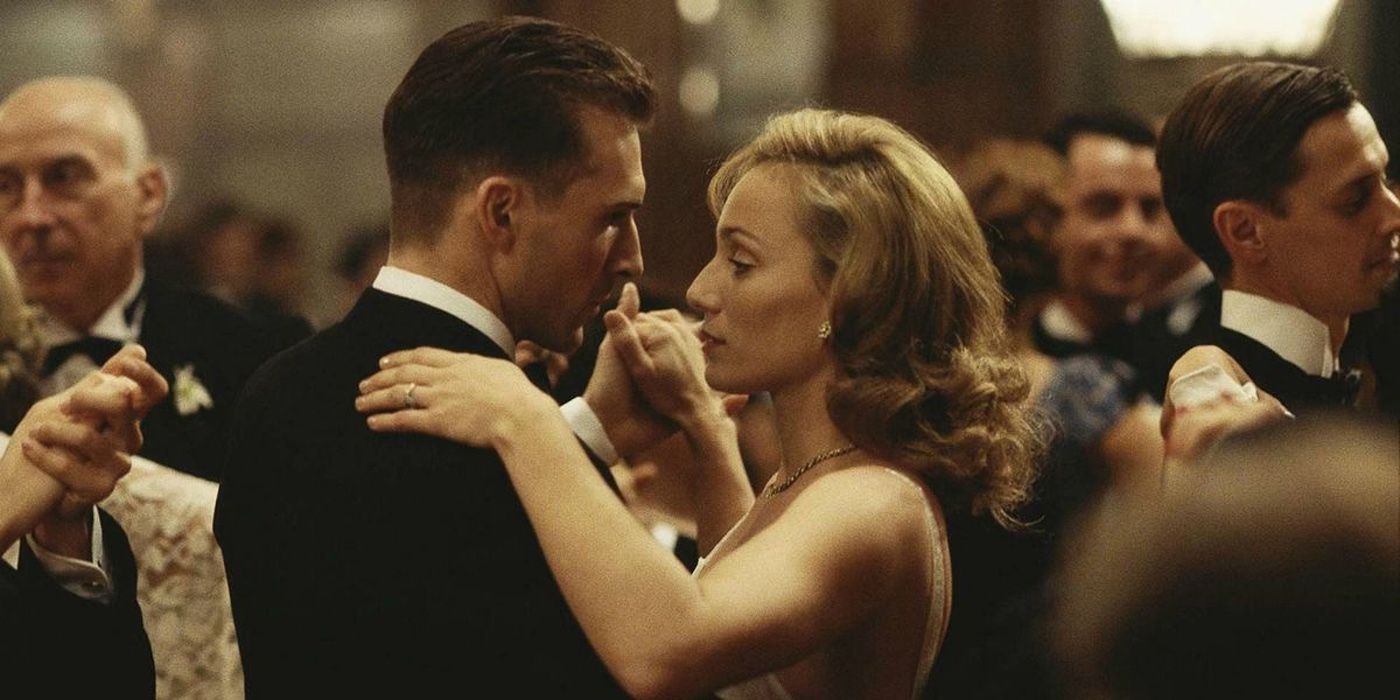 Ralph Fiennes dancing with Kristen Scott Thomas in The English Patient