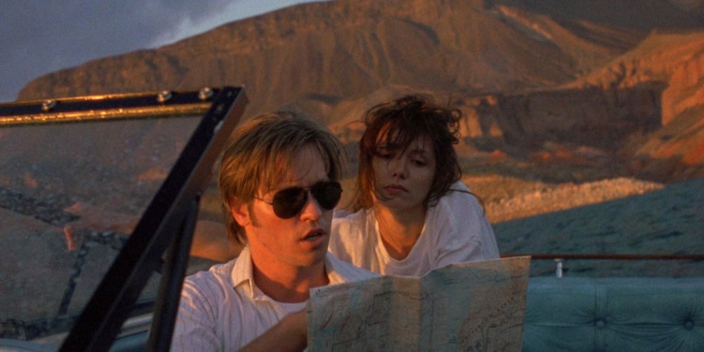 Val Kilmer and Joanne Whalley as Jack and Fay sitting in a car holding a map in &lsquo;Kill Me Again&rsquo;