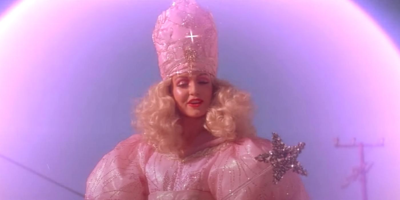 Sheryl Lee appears as Glinda the Good Witch in the ending of Wild at Heart.