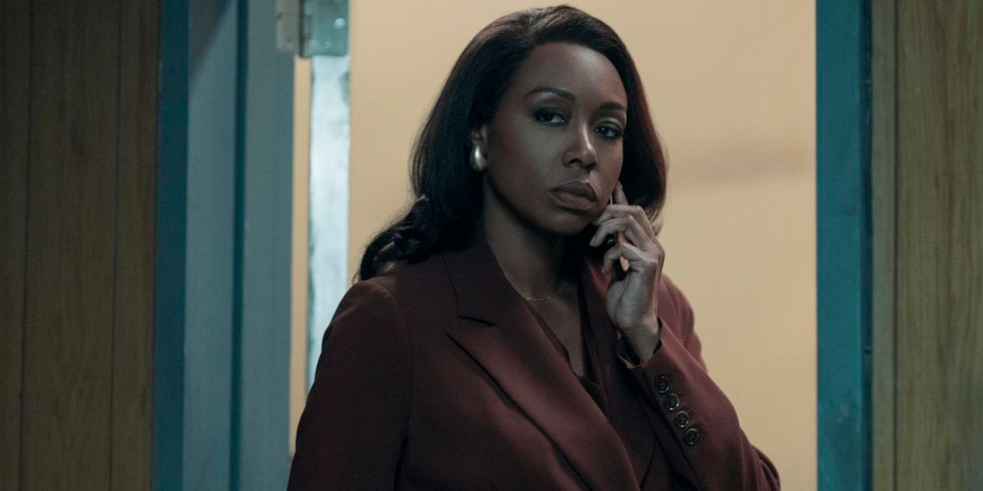 Amanda Warren as Catherine Weaver on the phone in Season 2 of 'The Night Agent'