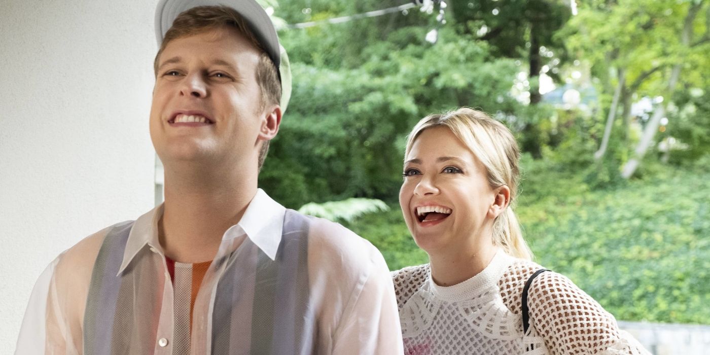 John Early&rsquo;s Elliott smiling with Meredith Hagner&rsquo;s Portia in Search Party