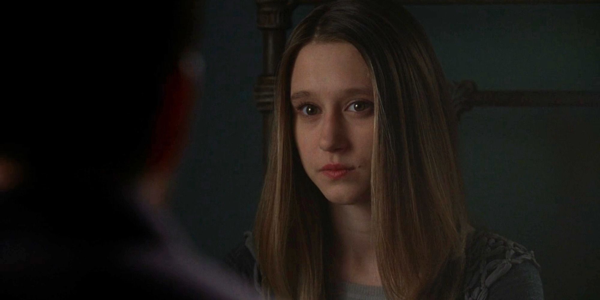 Violet (Taissa Farmiga) talks with Ben in S1, E10 of 'American Horror Story: Murder House.'