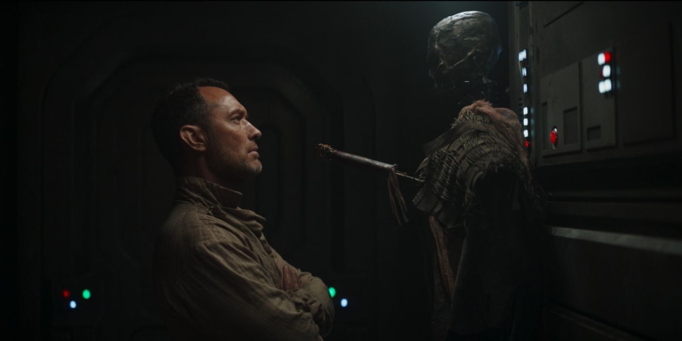 Jod Na Nawood stares at a skeleton aboard the On Cinder in Star Wars: Skeleton Crew