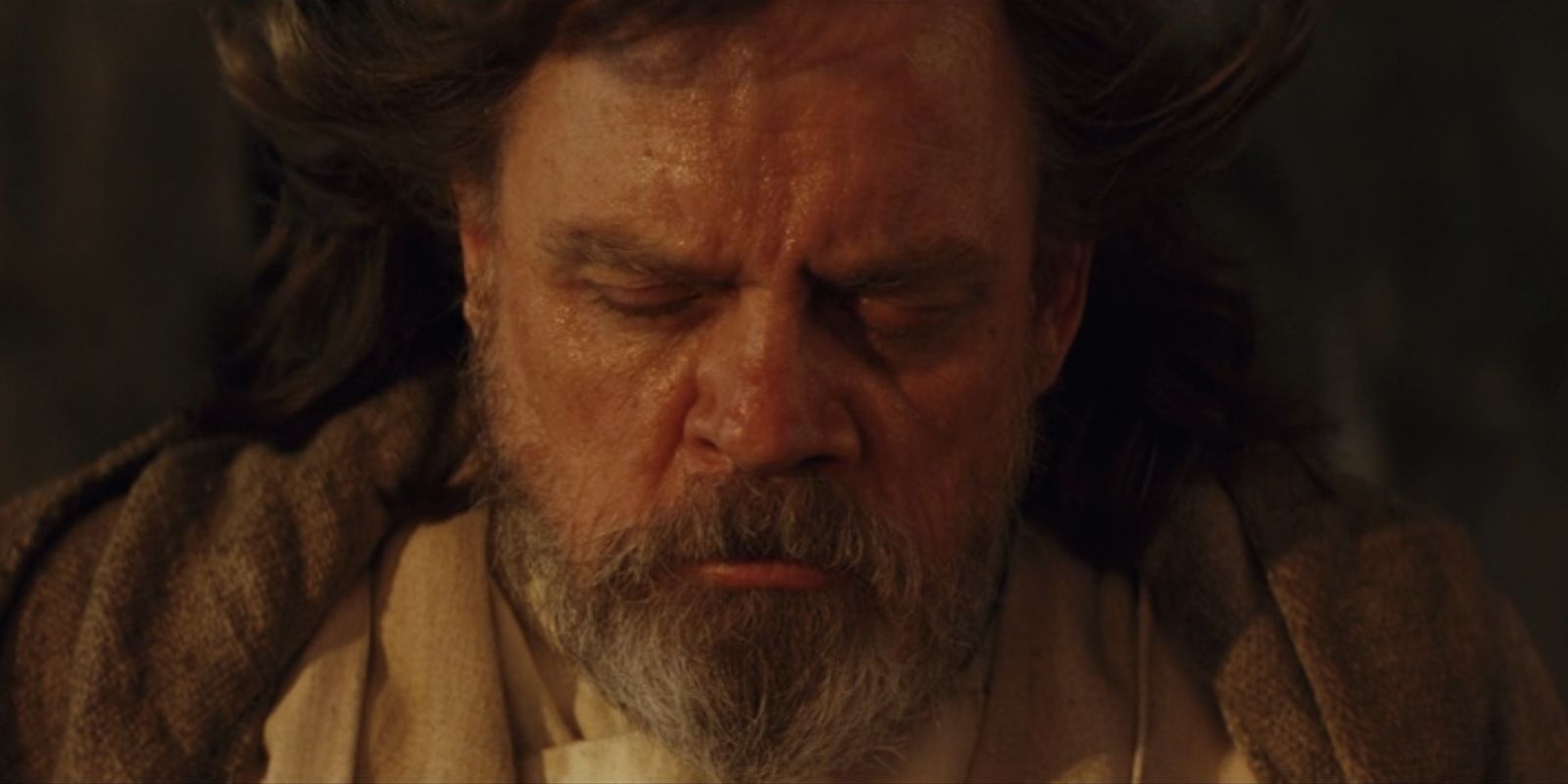 Luke Skywalker (Mark Hamill) closes his eyes while intensely focusing in 'Star Wars: The Last Jedi'.