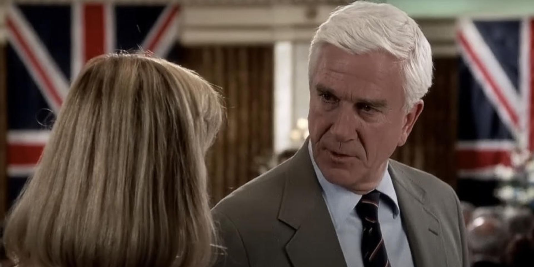 Leslie Nielsen talks to a costar in The Naked Gun, 1988.