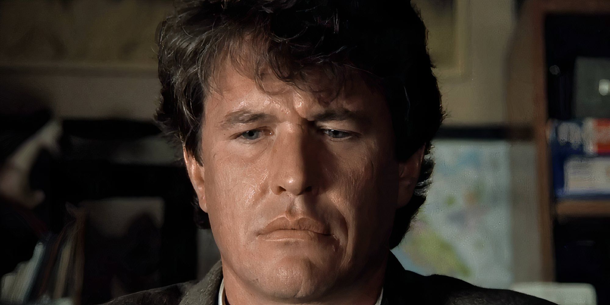 Tom Berenger in Shattered looking concerned.