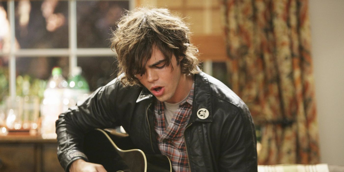 Reid Ewing playing Dylan in Modern Family playing guitar in episode 4 season 1