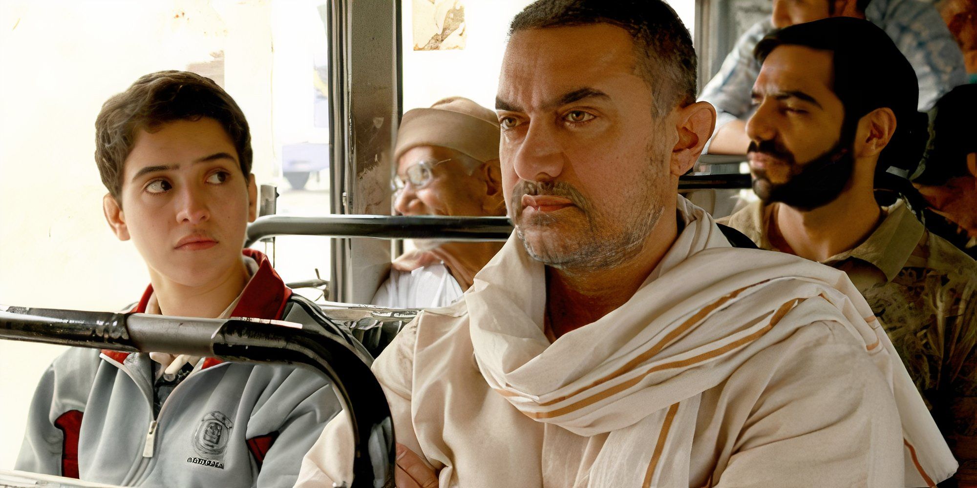 aamir khan and sanya malhotra sitting on a bus from dangal