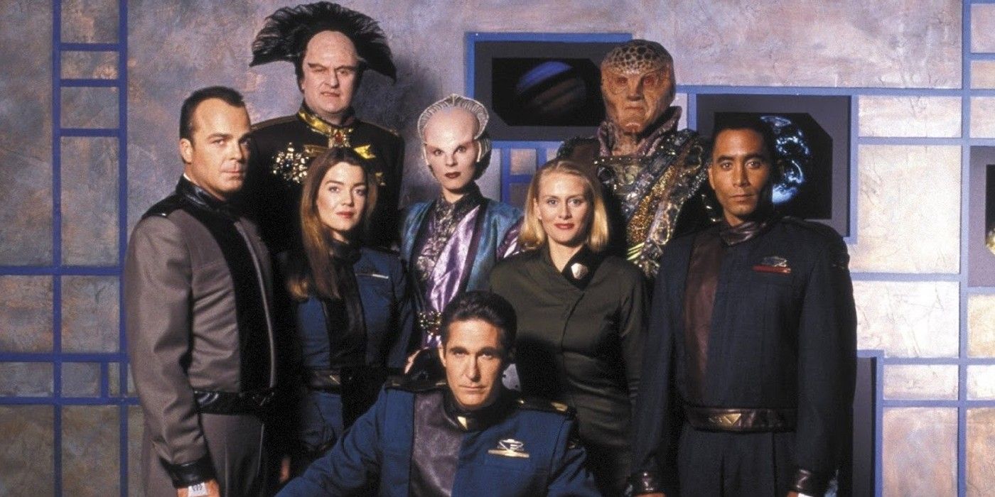 The cast of &lsquo;Babylon 5&rsquo; in Season 1.