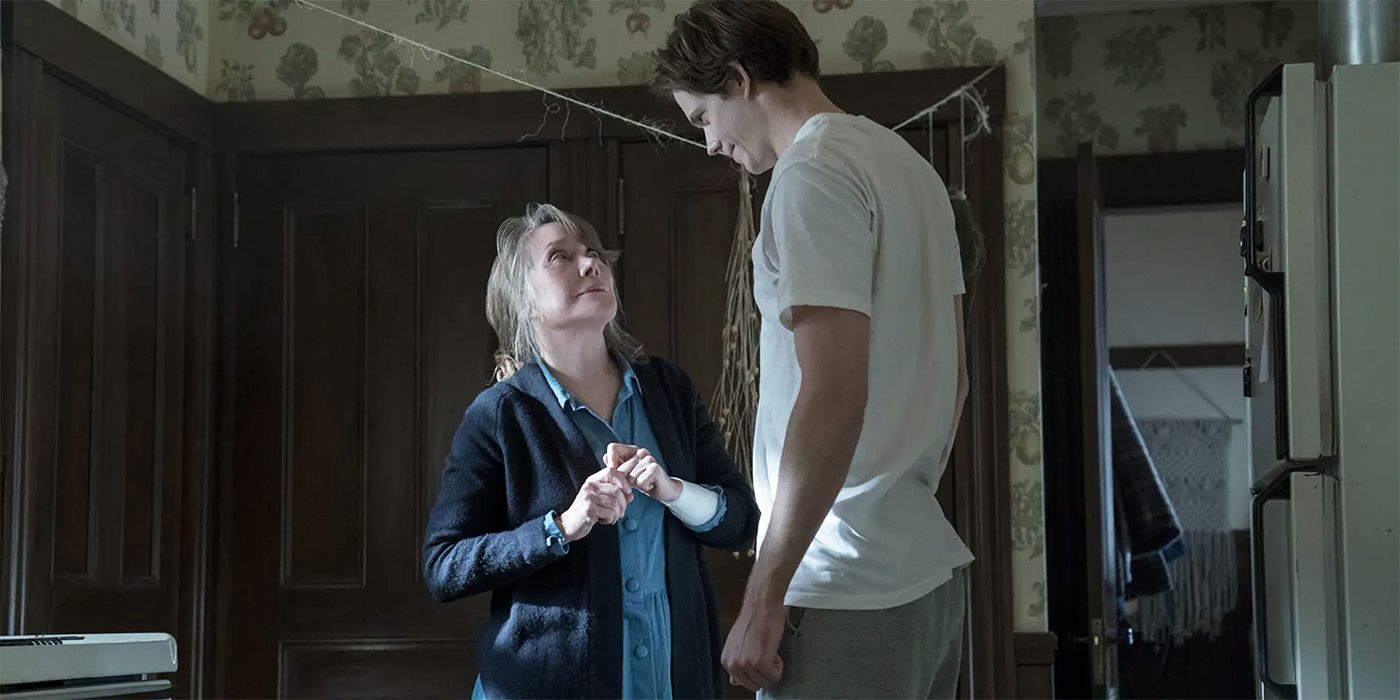 Bill Skarsgard staring down at Sissy Spacek in Castle Rock