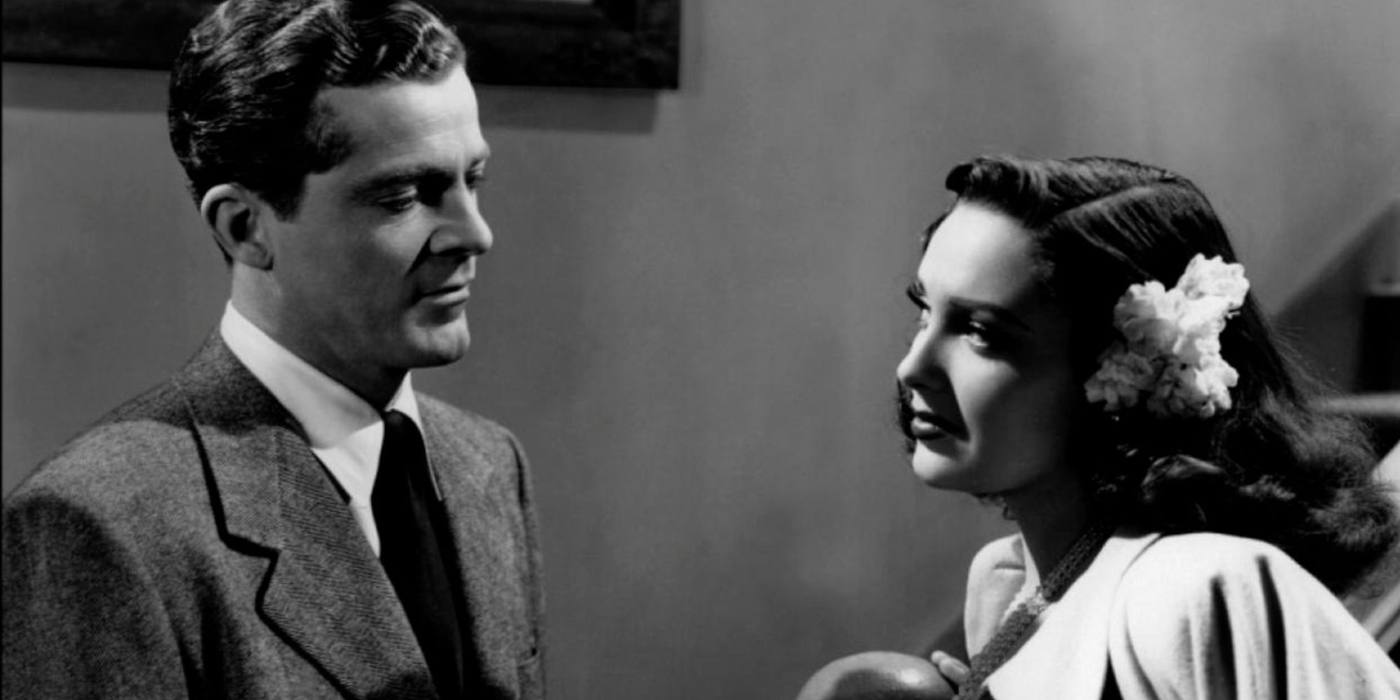 Dana Andrews and Linda Darnell looking at each other in Fallen Angel (1945)