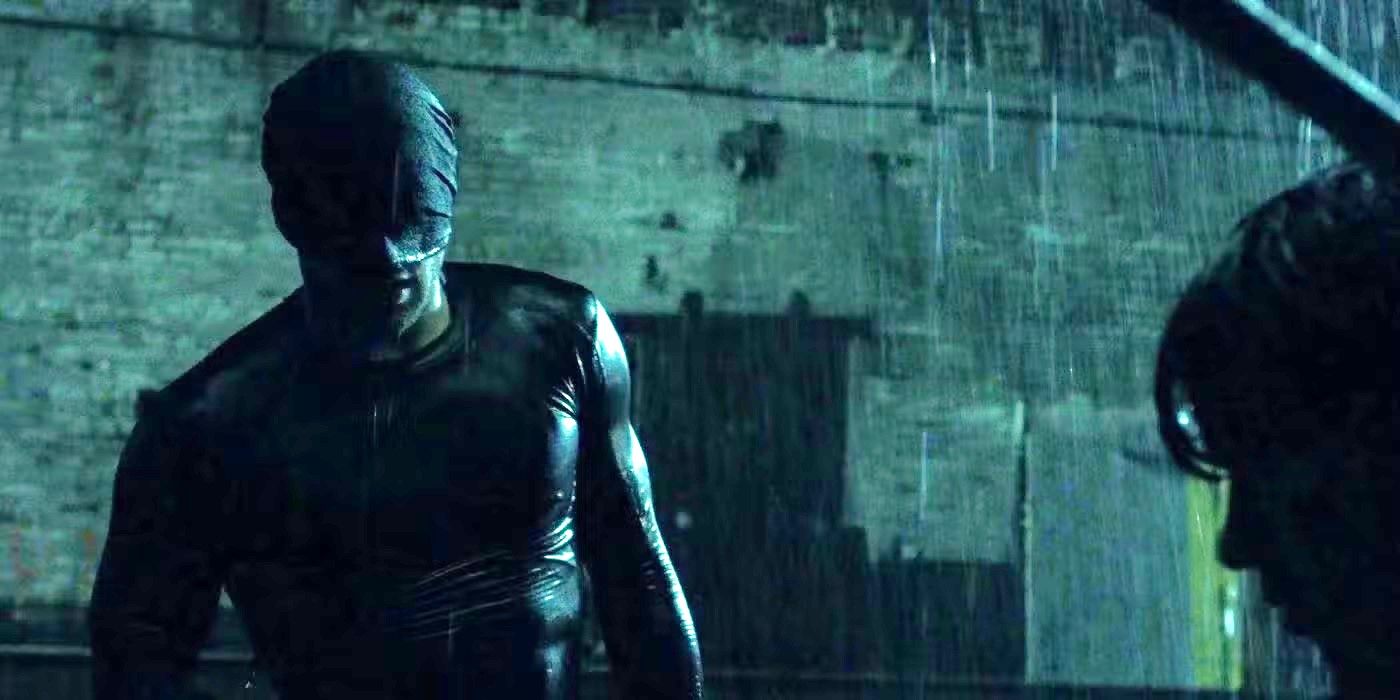 Charlie Cox as Daredevil looking at someone in the rain in Daredevil Season 1, Episode 1.