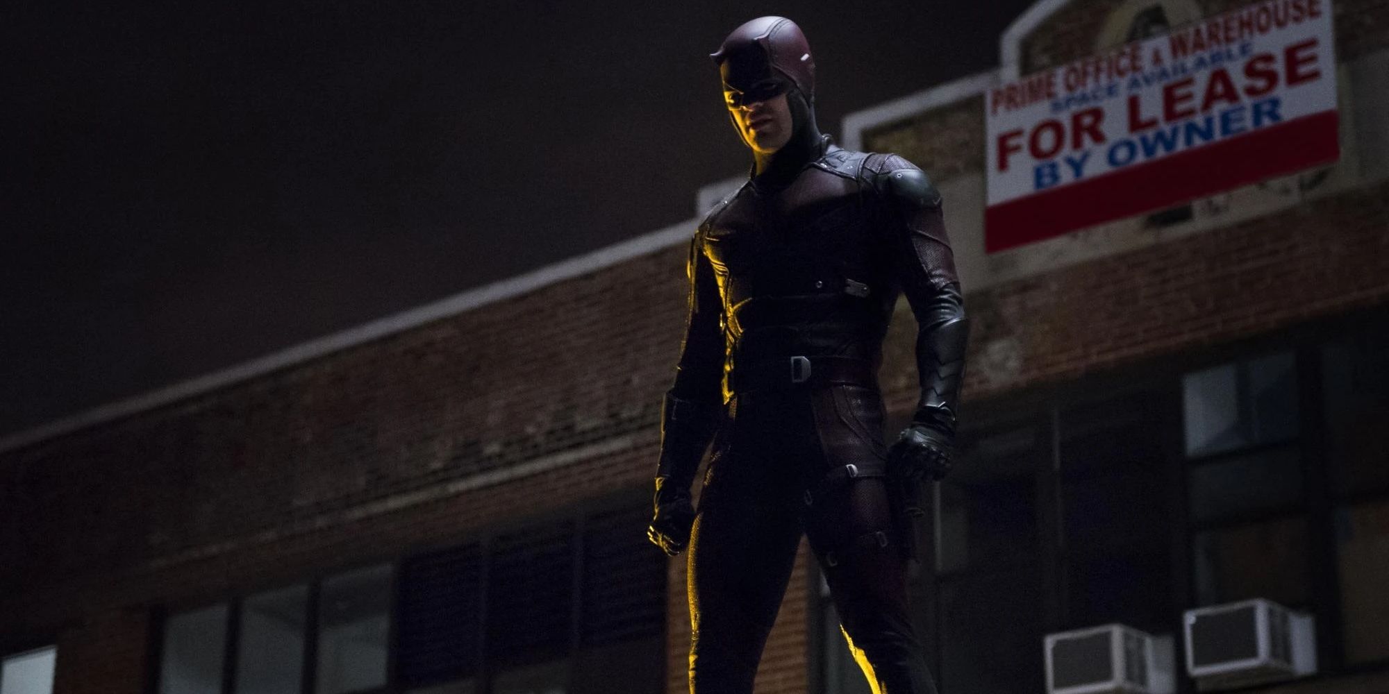 Matt Murdock (Charlie Cox) in Daredevil atop a building