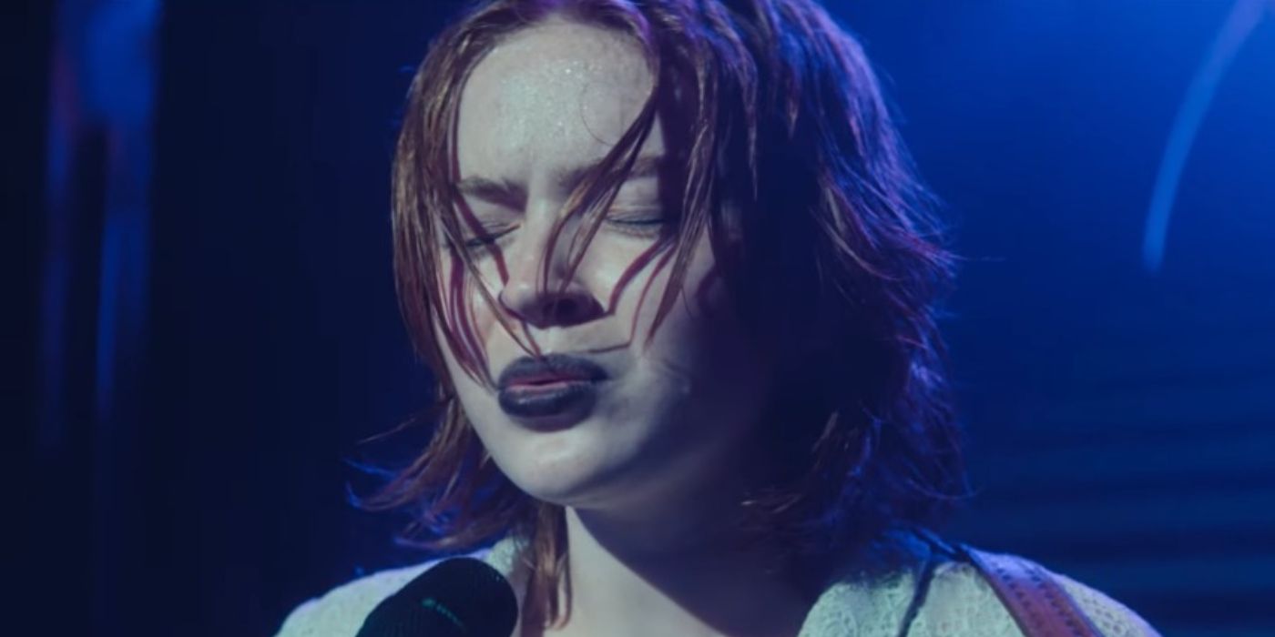 Sadie Sink as O&rsquo;Dessa performing on stage in the film O&rsquo;Dessa