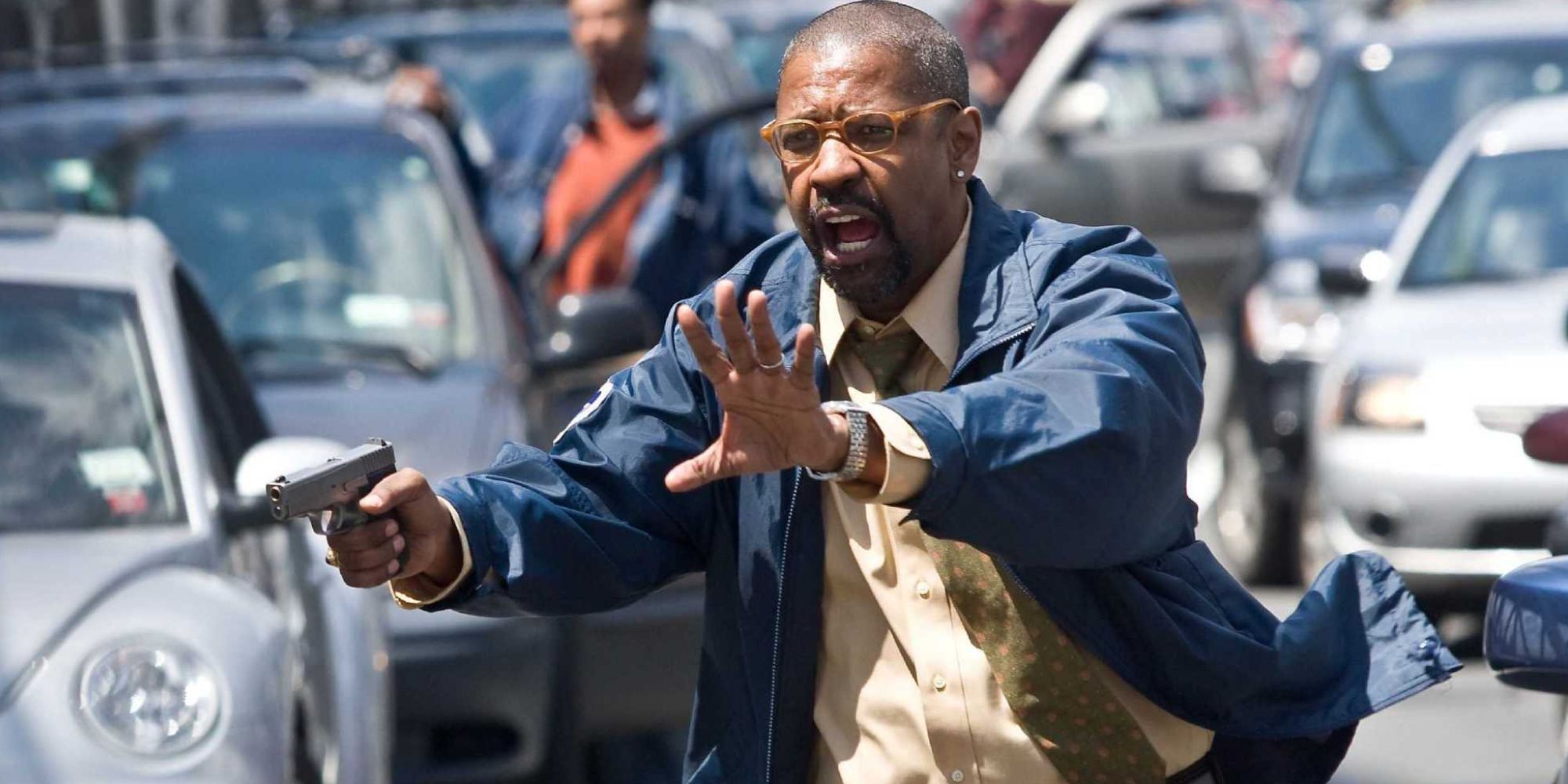 Denzel Washington yelling in the middle of traffic holding a gun in The Taking of Pelham 123 (2009)