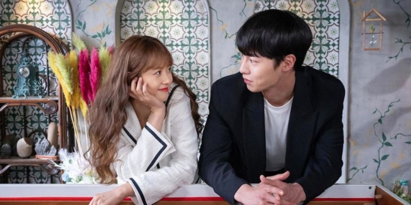 Go Ara and Lee Jae-wook rest their arms on an object and smile at each other in Do Do Sol Sol La La Sol.