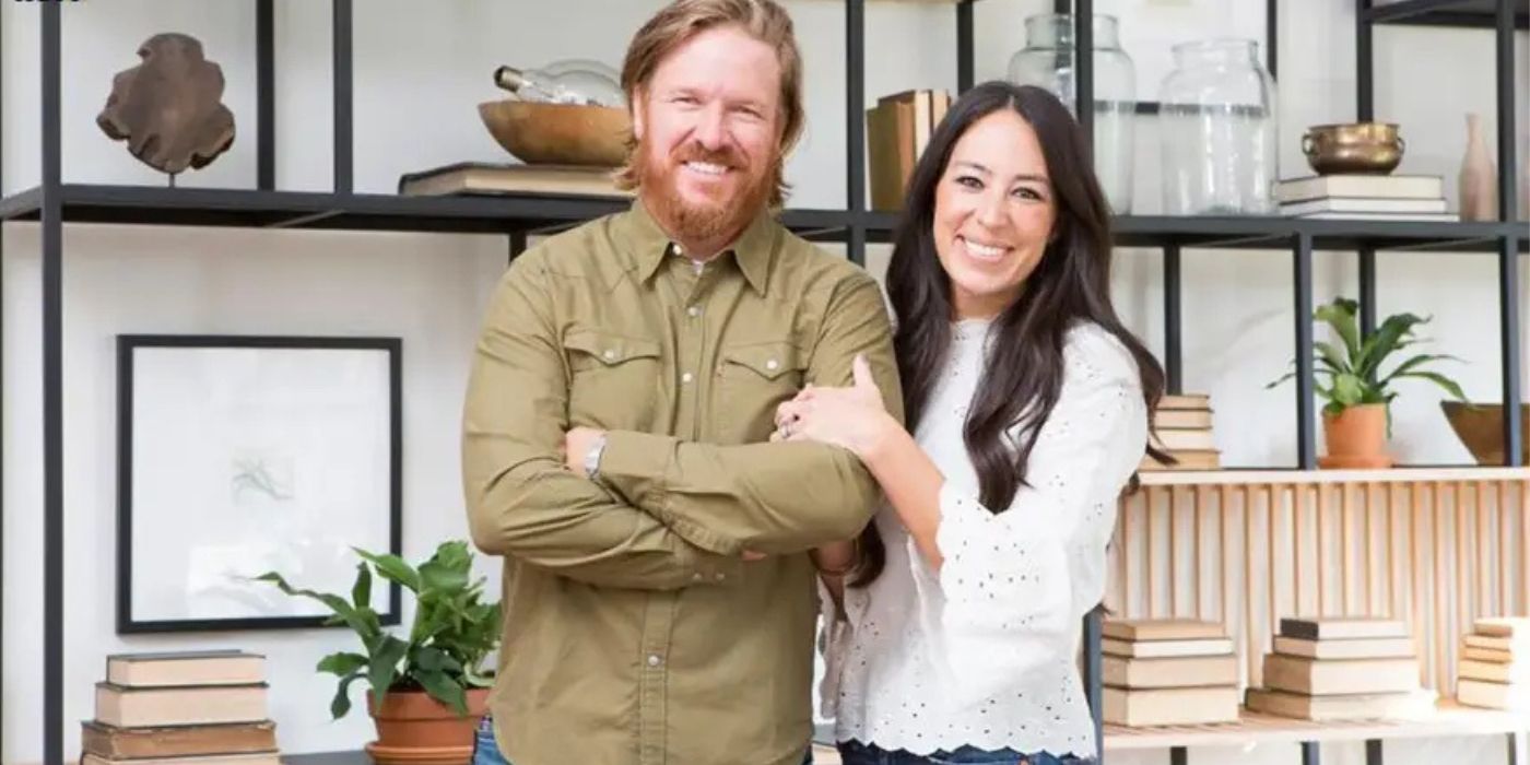 Chip and Joanna Gaines pose for the final episode of 'Fixer Upper.'