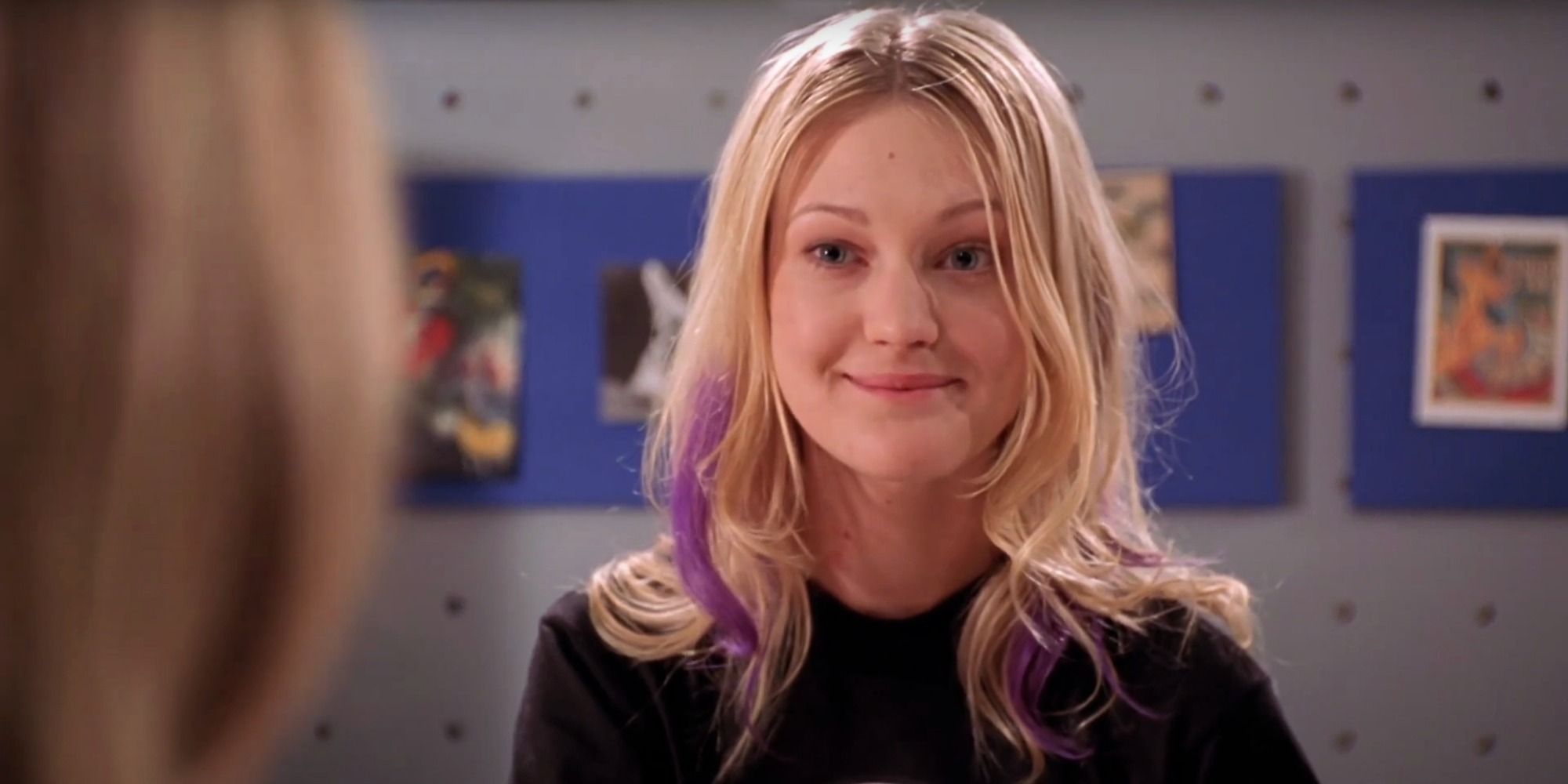 Azura Skye as Cassie smiles while talking to Buffy in Buffy the Vampire Slayer.