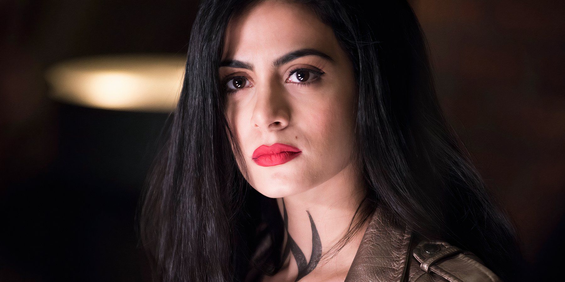 Isabelle Lightwood looking serious in the series Shadowhunters.