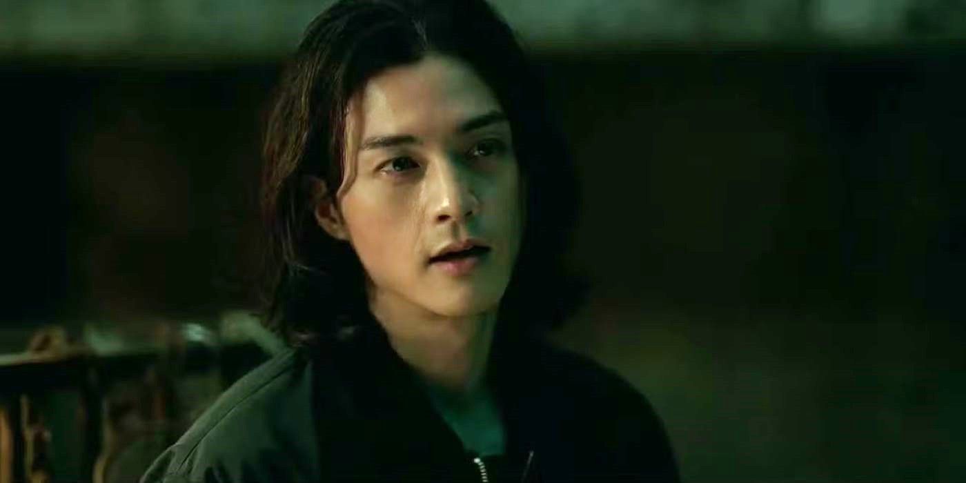 Kim Ji-hoon looking suspiciously at someone off-screen in Flower of Evil.