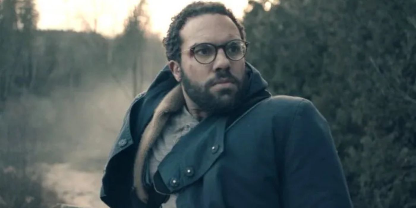 O-T Fagbenle as Luke Bankole wearing glasses looking scared in The Handmaid&rsquo;s Tale.