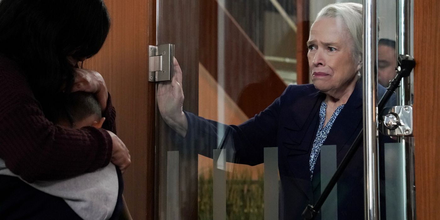 Kathy Bates tearfully looking at a mother and son