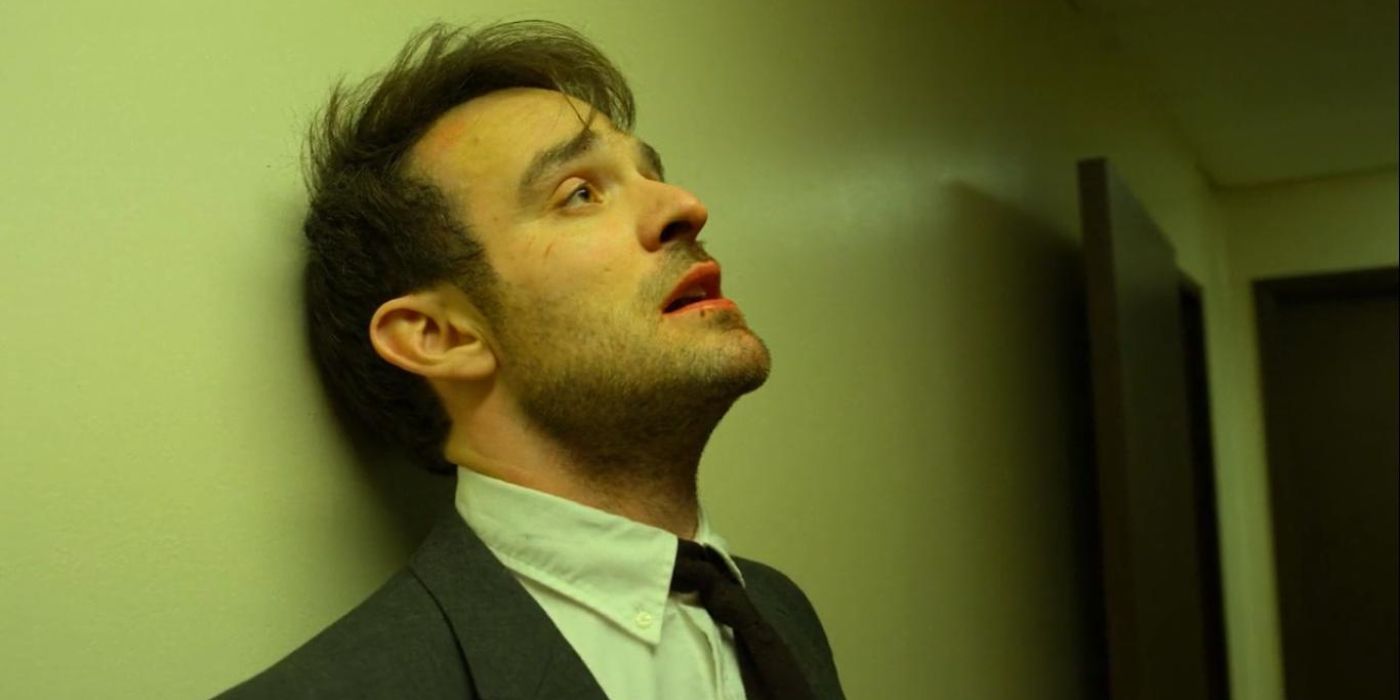 Matt leaning against a prison wall in Daredevil.
