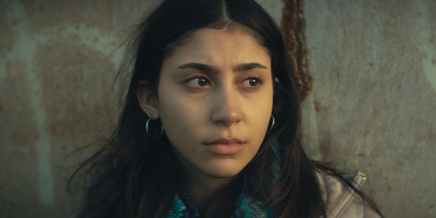 Isabella Ferreira as Lauren, sitting outside against a cement wall in No Address