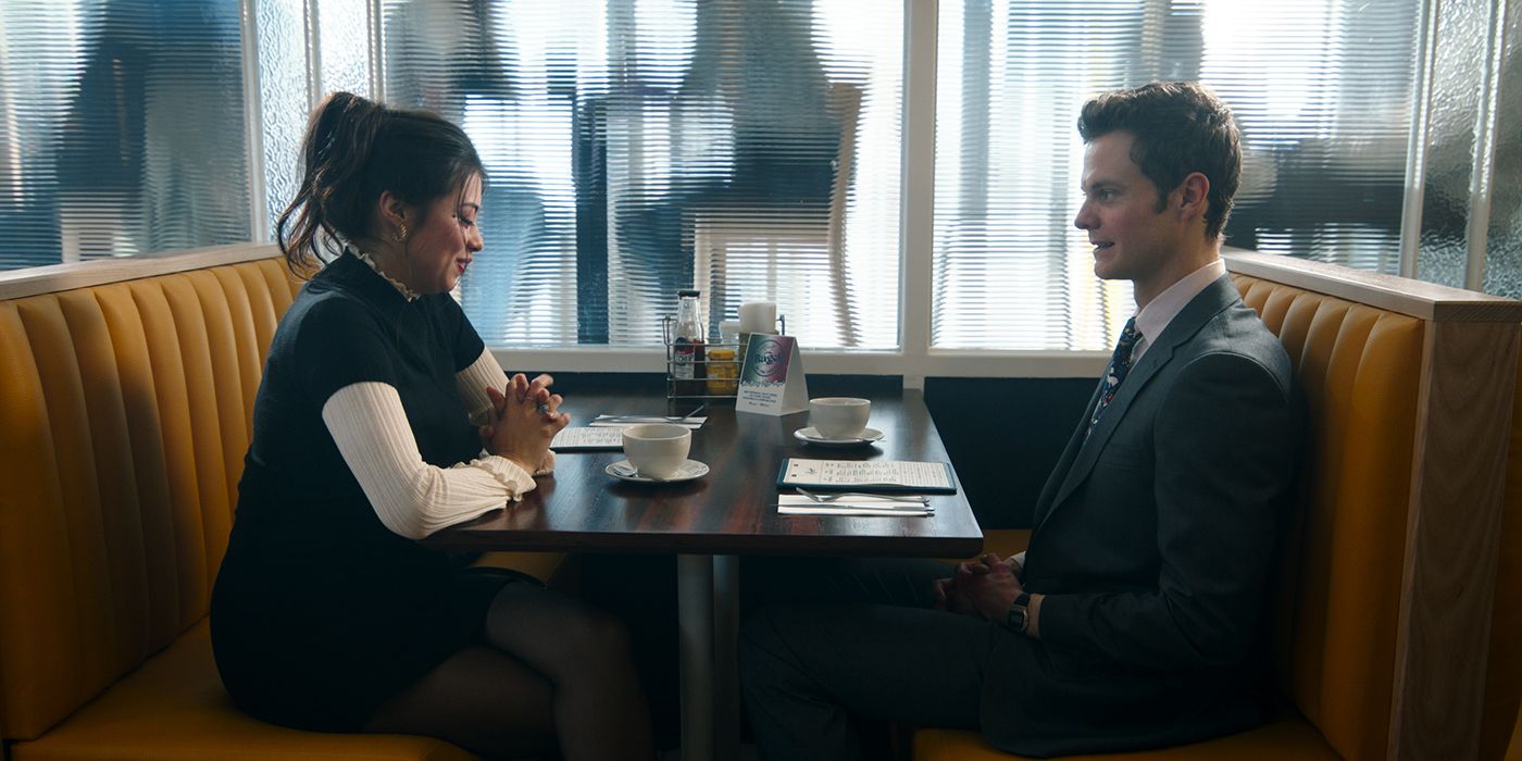 Jack Quaid and Amber Midthunder as Nathan &ldquo;Nate&rdquo; Caine and Sherry Margrave sitting across from each other at a restaurant in Novacaine