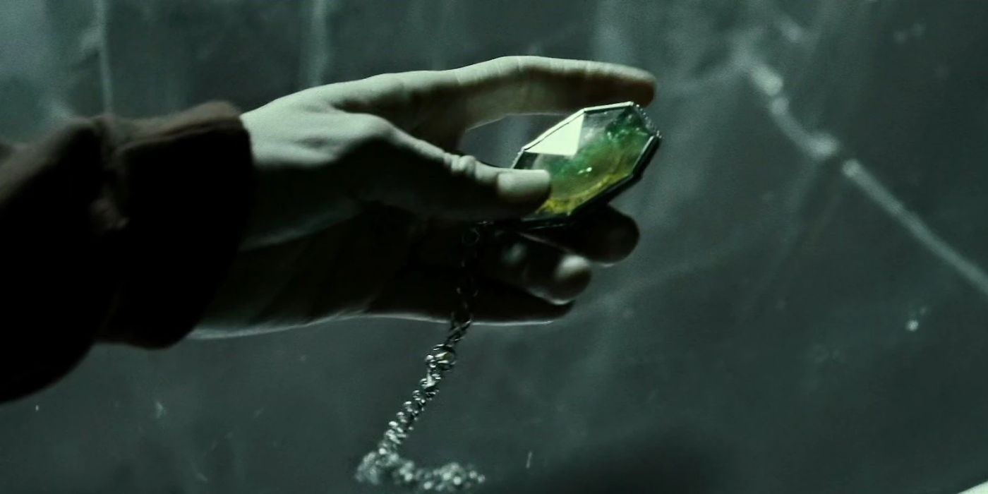 Harry holds a locket in &lsquo;Harry Potter and the Half-Blood Prince&rsquo;