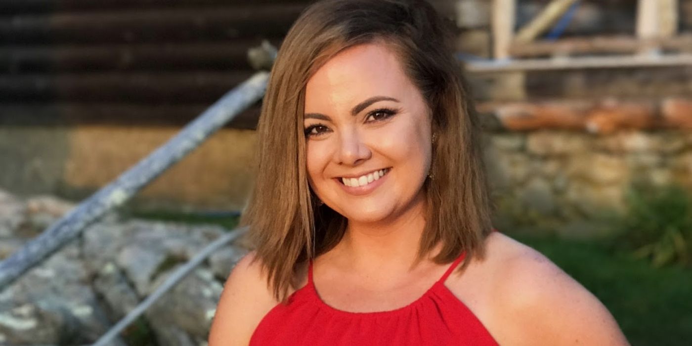 Amanda Riley, smiling in a red tank top in 'Scamanda'