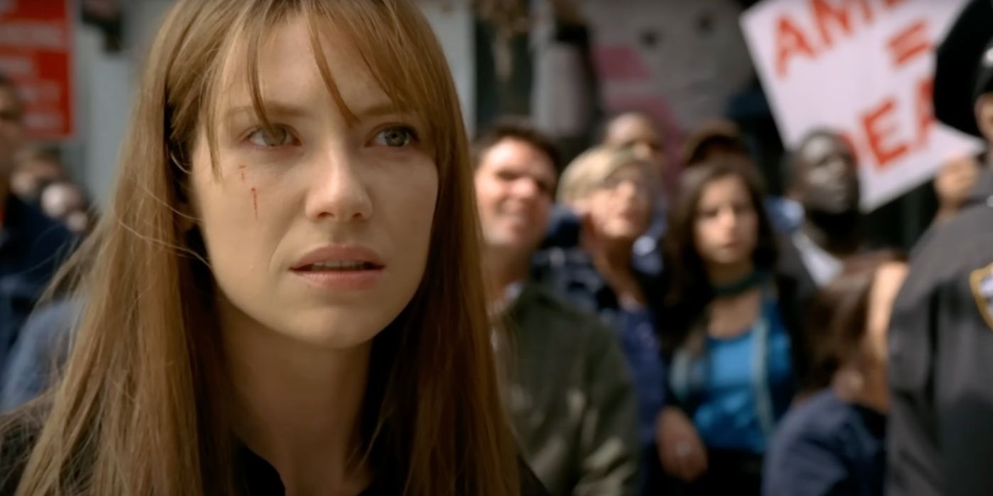 Olivia Dunham (Anna Torv) finds herself trapped in a parallel universe in Fringe.