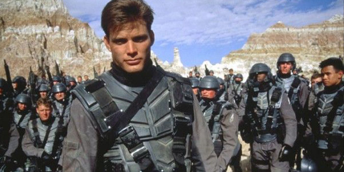 Casper Van Dien as Johnny Rico alongside his troops in &lsquo;Starship Troopers&rsquo;