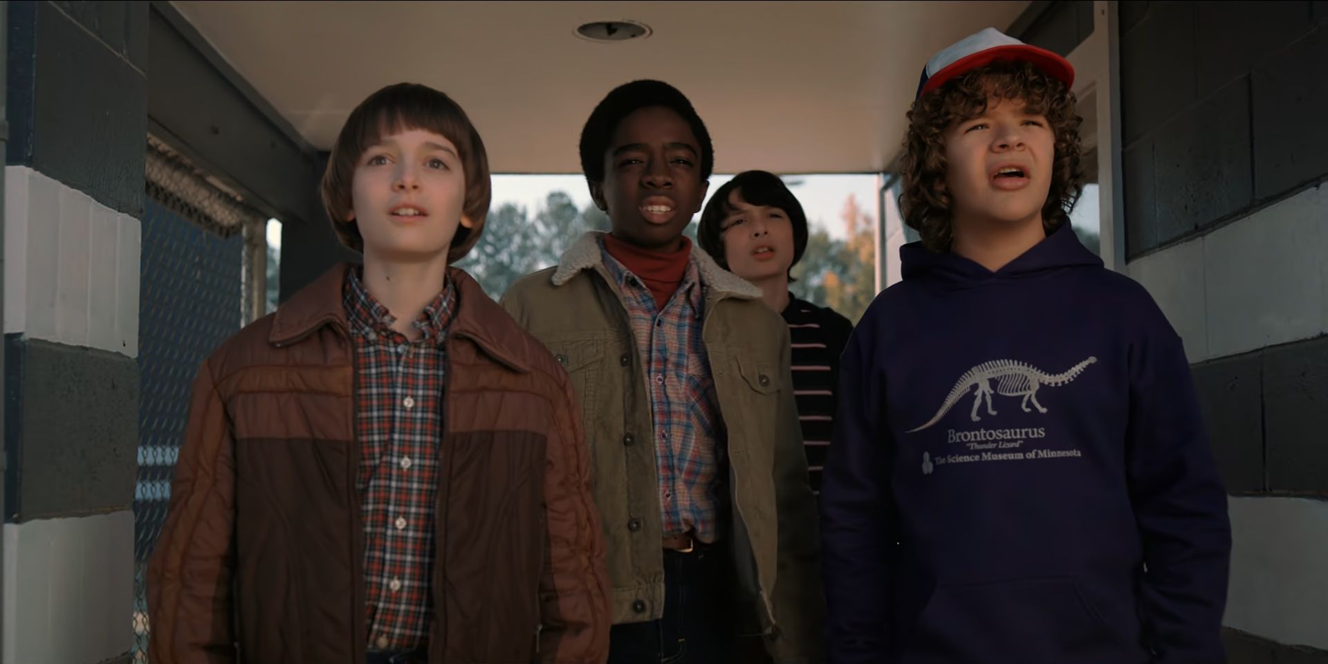 Will Byers, Lucas Sinclair, Mike Wheeler e Dustin Henderson olham para o futuro na segunda temporada de 'Stranger Things'.