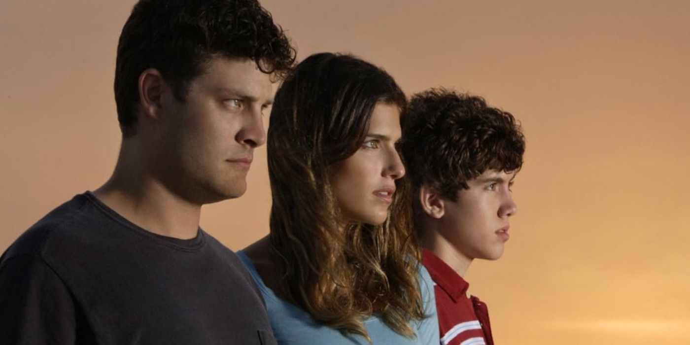 The cast of Surface looks out into the distance in a promo photo.