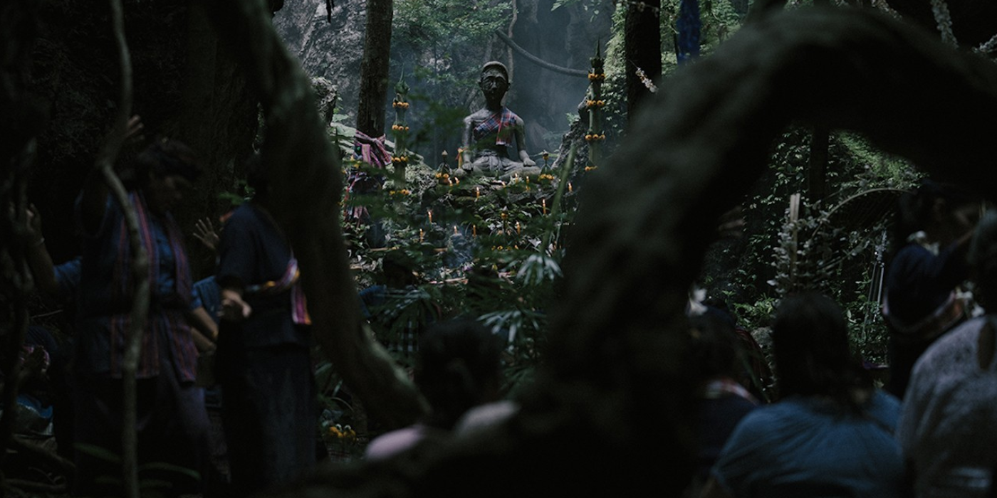 A group of people worship a deity in the forest in The Medium (2021)