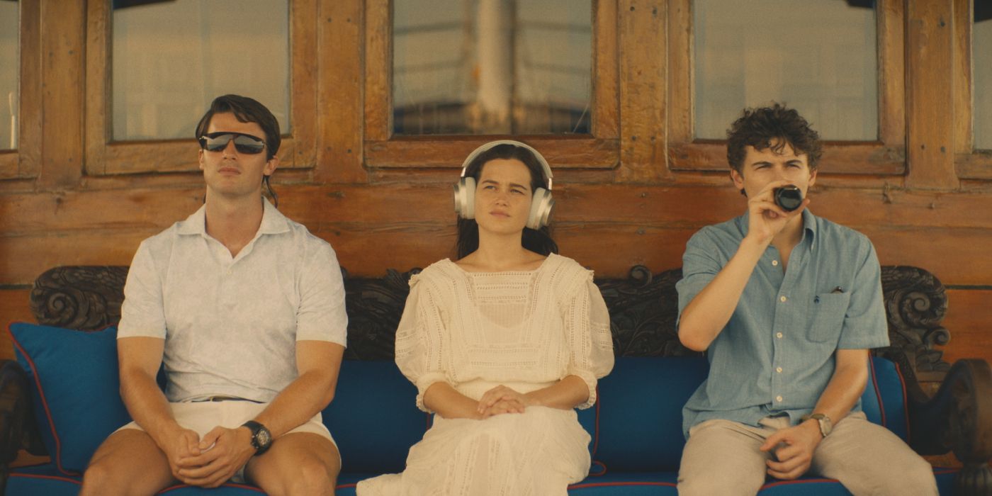 Patrick Schwarzenegger, Sarah Catherine Hook and Sam Nivola in The White Lotus Season 3 Episode 1.