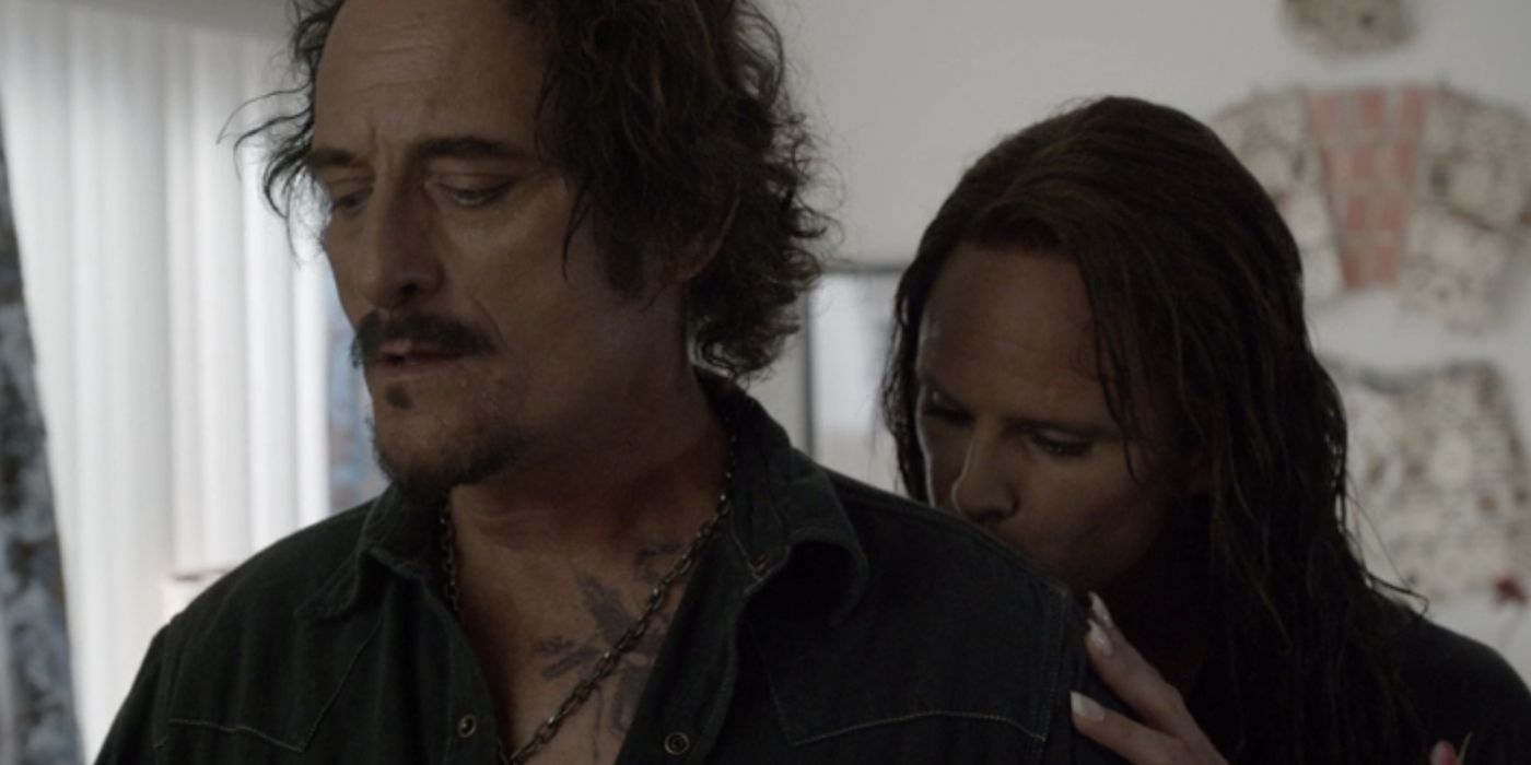 Kim Coates with his back to Walton Goggins, who is kissing his shoulder in Sons of Anarchy Season 7 Episode 10