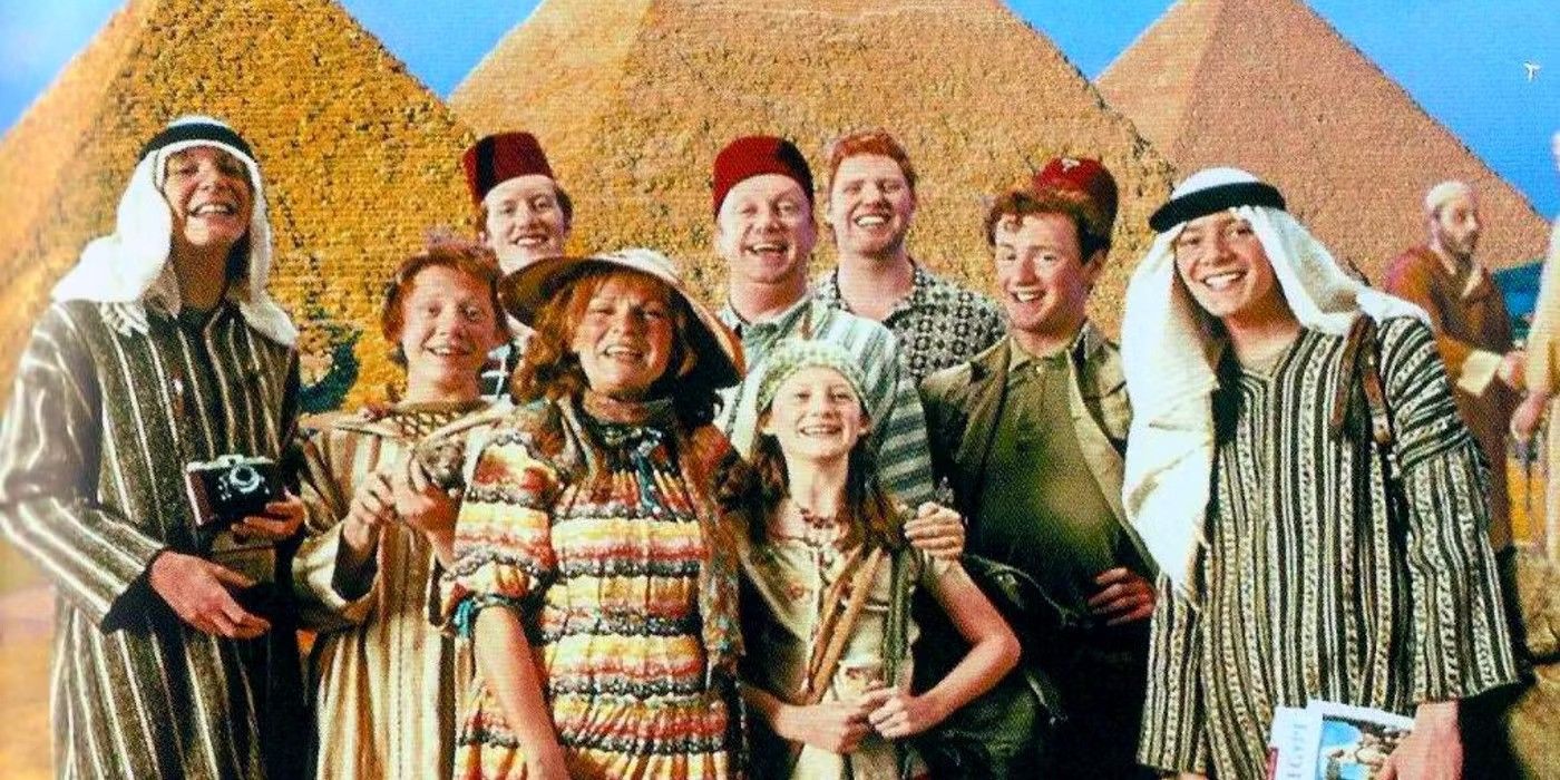 The Weasleys pose in a photo in Egypt in front of the pyramids in Harry Potter and the Prisoner of Azkaban.