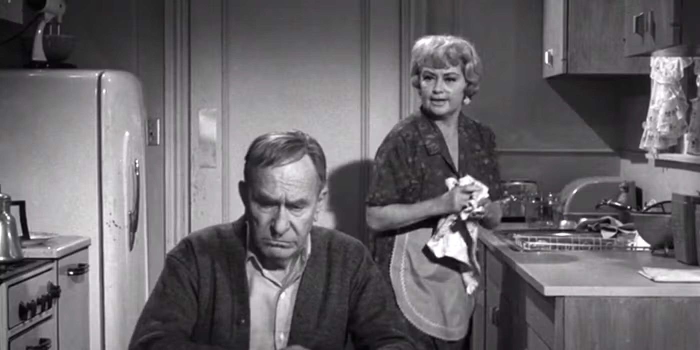 A couple argues in the kitchen in The Twilight Zone episode "What's In The Box".