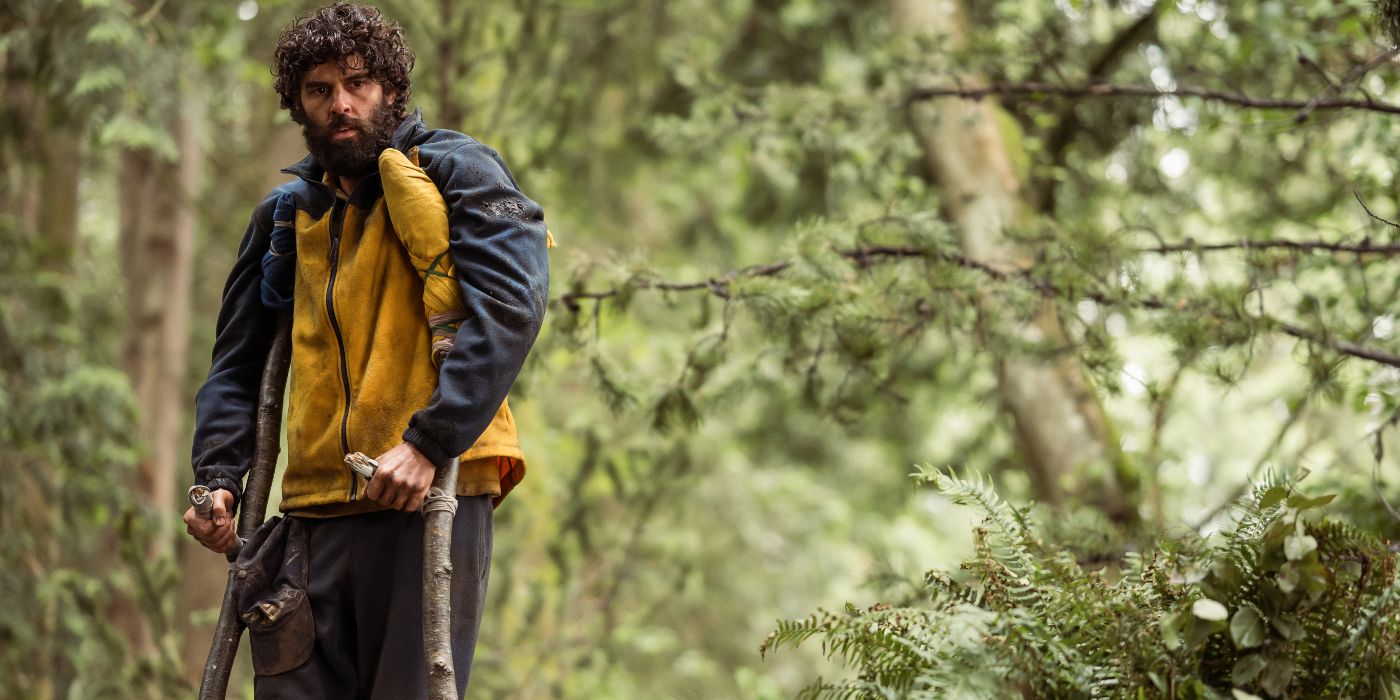 Steven Krueger on crutches in Yellowjackets Season 3 Episode 2