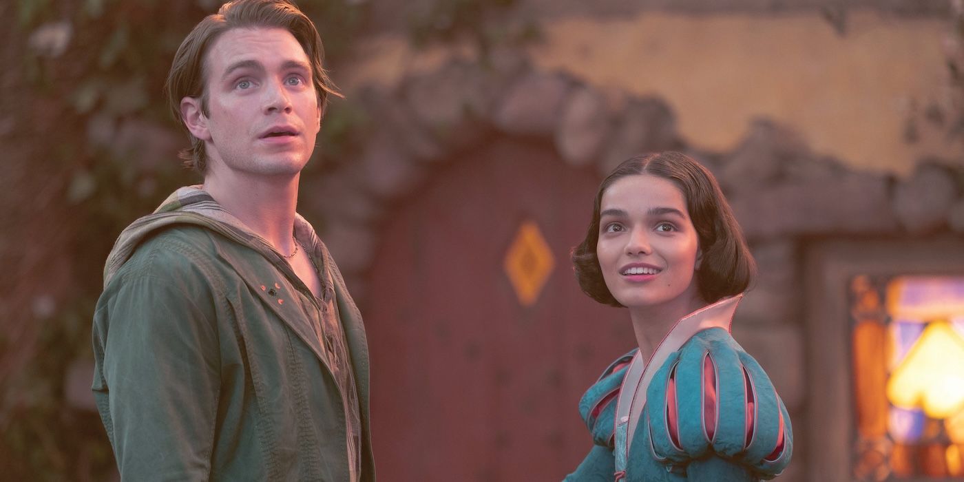 Andrew Burnap as Jonathan and Rachel Zegler as Snow White in Snow White