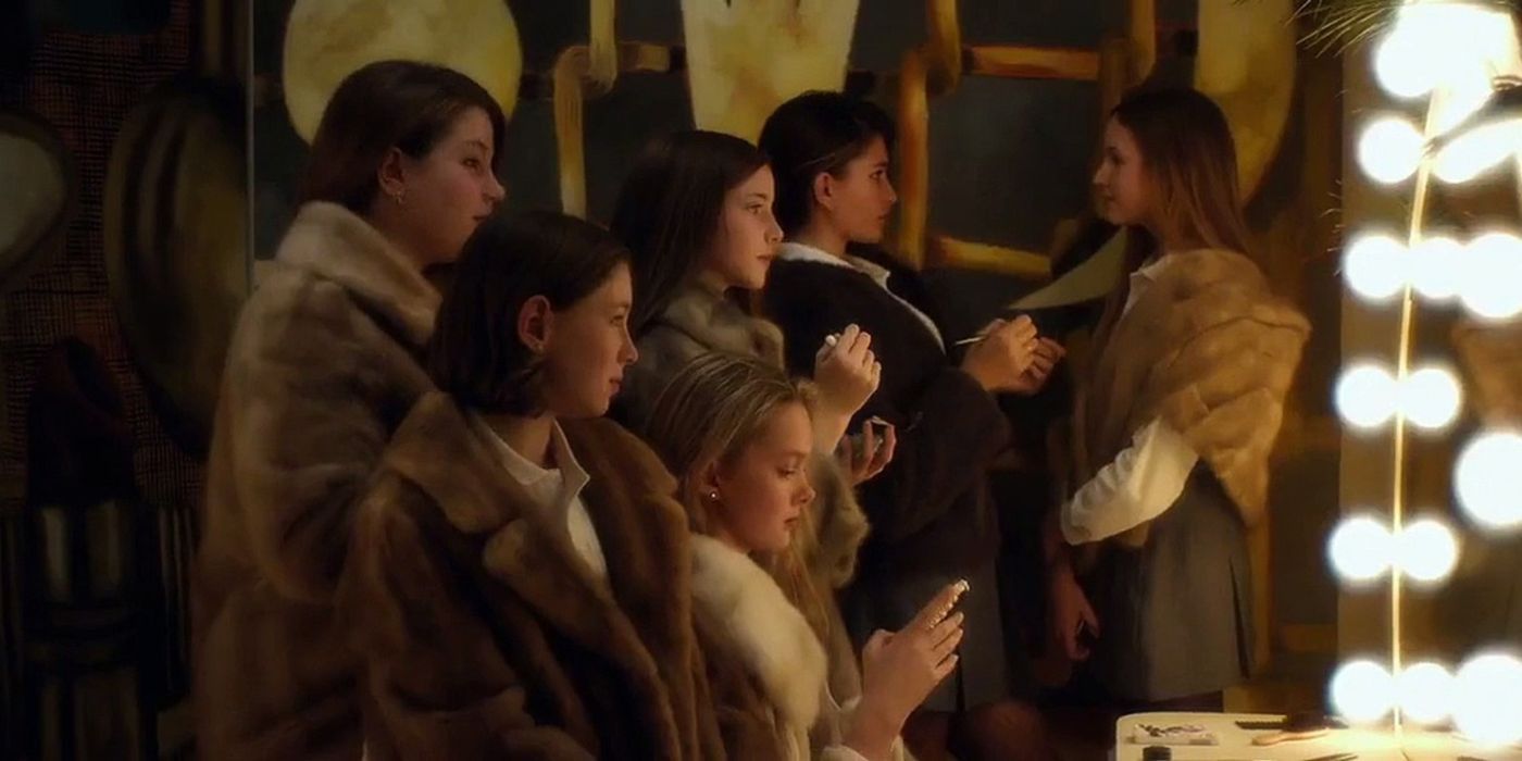 Sadie Seelert as Sam, Haley Murphy as Cat White, Bridget McGarry as Sofia Cox, Blue Lindberg as Ava, Mina Sundwall as Francesca, and Emma Adler as Georgie in #Horror