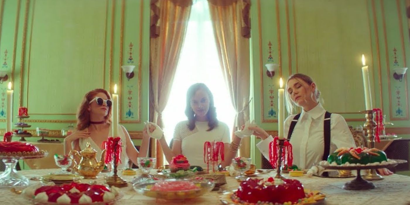 Madeline Brewer as Daphne Peters, Imogen Waterhouse as Petula Thames, and Sarah Hay as Tilda Darlings playing &lsquo;House&rsquo; in Braid