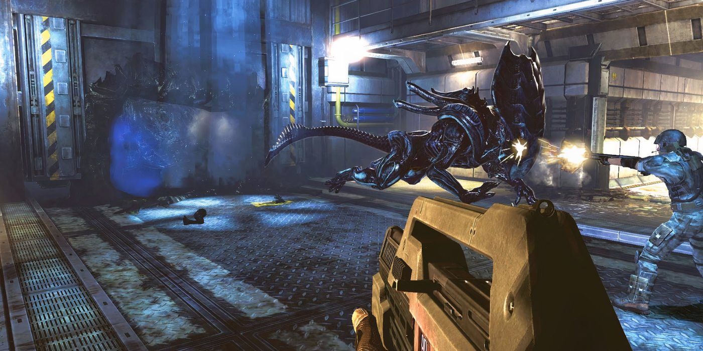 Colonial marines fight a xenomorph in &lsquo;Aliens: Colonial Marines&rsquo;