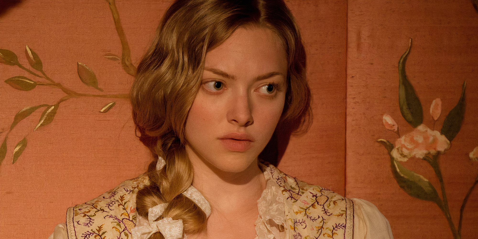 Amanda Seyfried as Cosette leaning against a wall in Les Misérables close-up