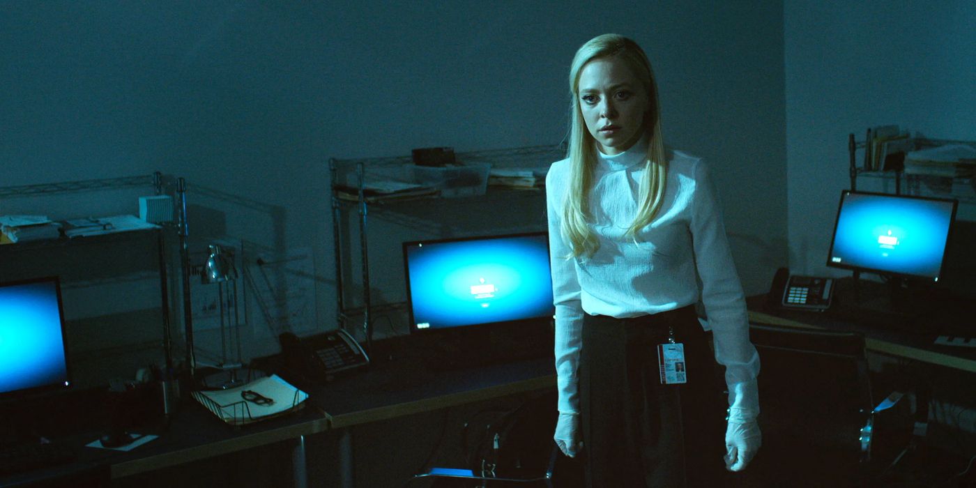 Carly Chaikin as Angela standing in front of some computers in season 3, episode 5 of Mr Robot.