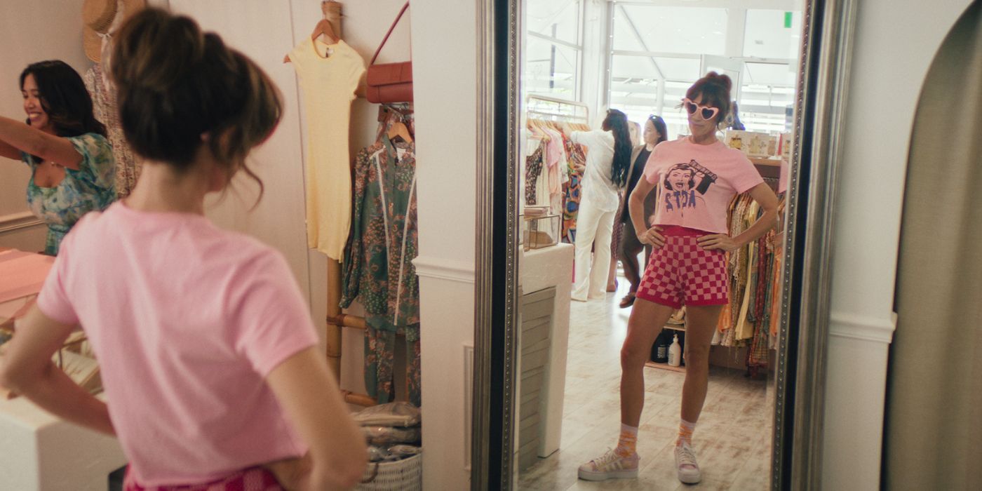 Jackie van Beek as Ronnie Lipsick staring in the mirror in Audrey.